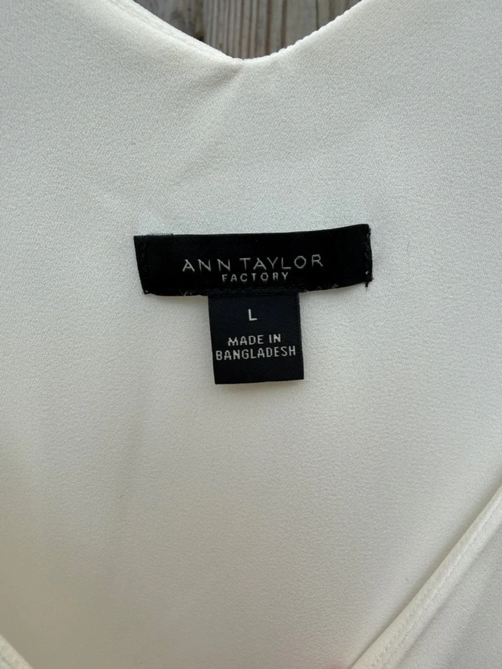 Ann Taylor White V-Neck Layered Shell Camisole Size L Normcore Preppy Neutral - Picture 2 of 3